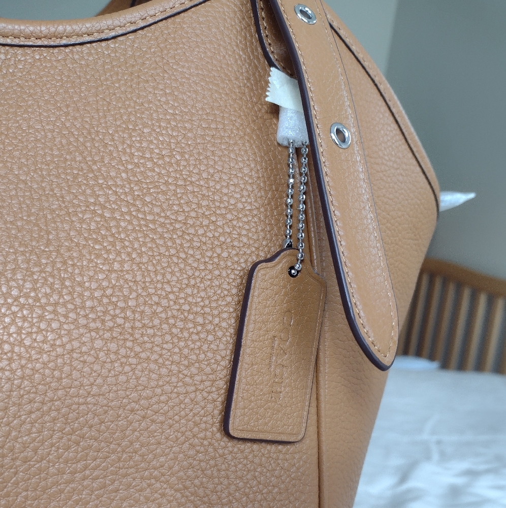 Coach big leather purse in light saddle - Picture 4 of 15